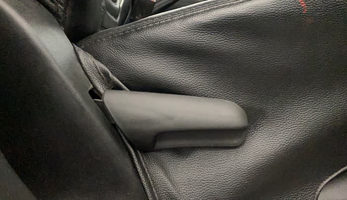 2019 Maruti Vitara Brezza VDI, Diesel, Manual, 1,20,345 km, Driver Side Adjustment Panel