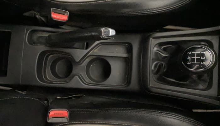 2019 Maruti Vitara Brezza VDI, Diesel, Manual, 1,20,345 km, Gear Lever