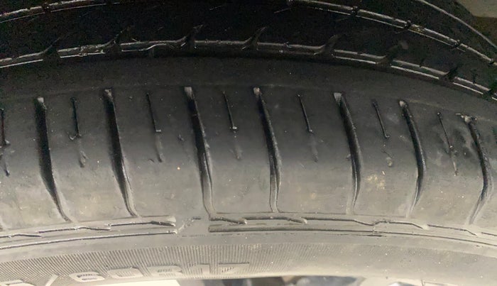 2020 MG HECTOR SMART HYBRID 1.5 PETROL, Petrol, Manual, 39,286 km, Left Rear Tyre Tread