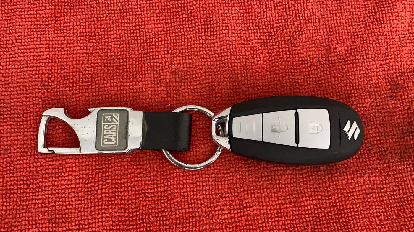 2017 Maruti Baleno ZETA PETROL 1.2, Petrol, Manual, 13,989 km, Key Close Up