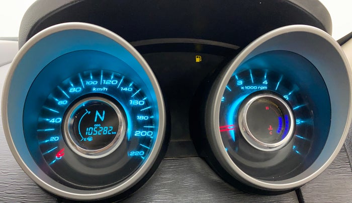 2015 Mahindra XUV500 W8, Diesel, Manual, 1,05,261 km, Odometer Image