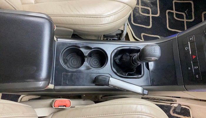 2015 Mahindra XUV500 W8, Diesel, Manual, 1,05,261 km, Gear Lever