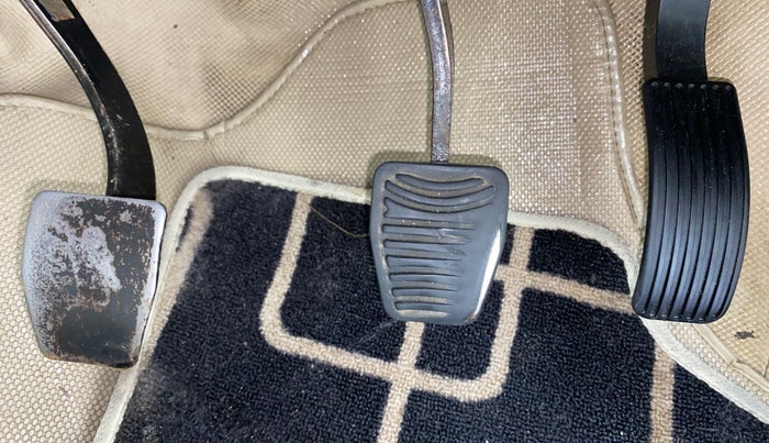 2015 Mahindra XUV500 W8, Diesel, Manual, 1,05,261 km, Pedals