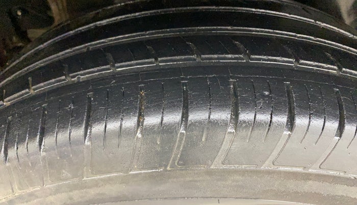 2015 Mahindra XUV500 W8, Diesel, Manual, 1,05,261 km, Right Rear Tyre Tread