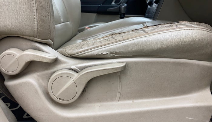 2015 Mahindra XUV500 W8, Diesel, Manual, 1,05,261 km, Driver Side Adjustment Panel