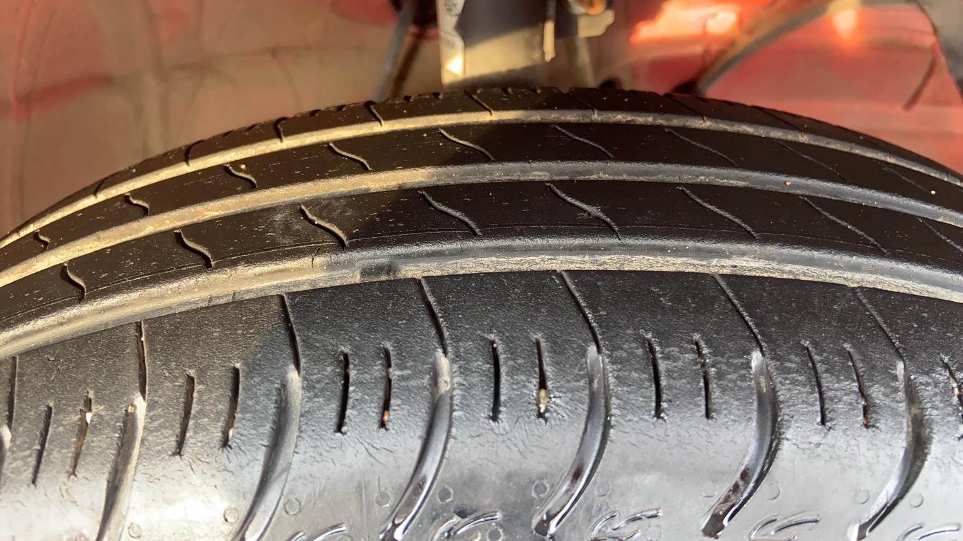 2024 Maruti Swift VXi (O) AMT, Petrol, Automatic, 12,128 km, Right Front Tyre Tread