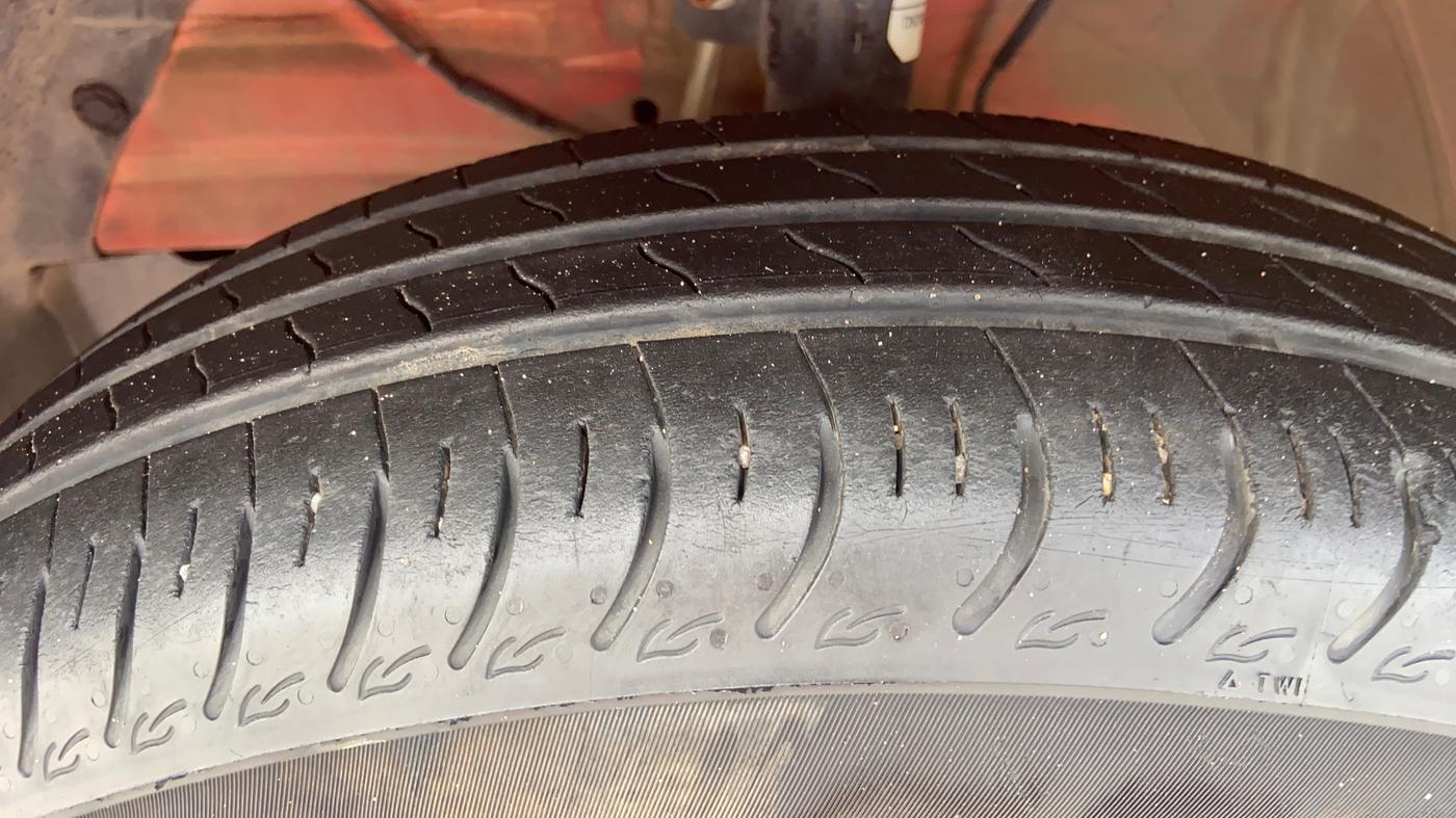 2024 Maruti Swift VXi (O) AMT, Petrol, Automatic, 12,128 km, Left Front Tyre Tread