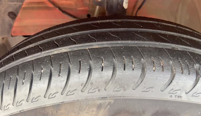 2024 Maruti Swift VXi (O) AMT, Petrol, Automatic, 12,128 km, Left Front Tyre Tread