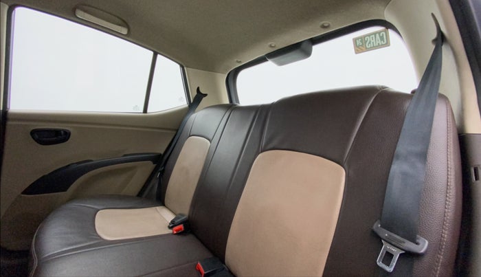 2015 Hyundai i10 MAGNA 1.1, Petrol, Manual, 1,24,487 km, Right Side Rear Door Cabin