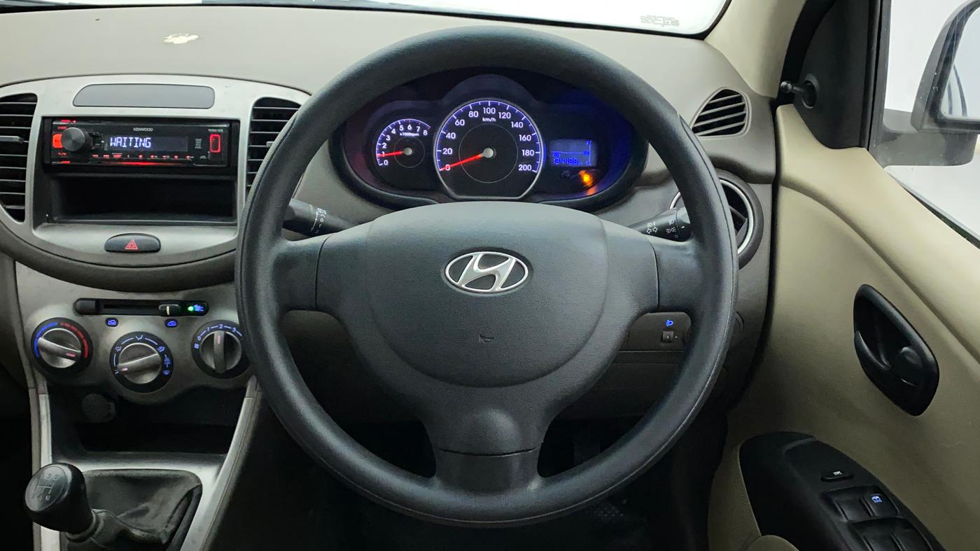 2015 Hyundai i10 MAGNA 1.1, Petrol, Manual, 1,24,487 km, Steering Wheel Close Up