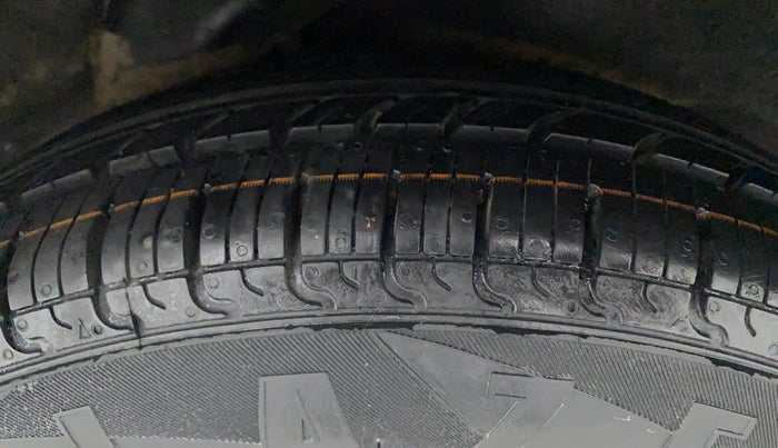 2015 Hyundai i10 MAGNA 1.1, Petrol, Manual, 1,24,487 km, Left Rear Tyre Tread