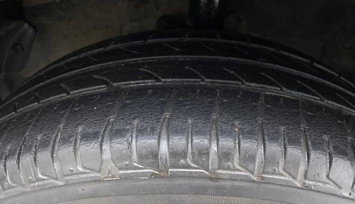 2011 Hyundai i20 SPORTZ 1.2 O, Petrol, Manual, 99,796 km, Left Front Tyre Tread