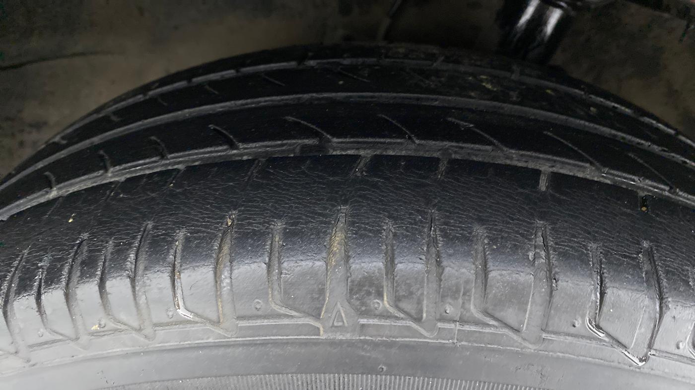 2011 Hyundai i20 SPORTZ 1.2 O, Petrol, Manual, 99,796 km, Right Front Tyre Tread