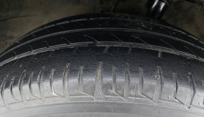 2011 Hyundai i20 SPORTZ 1.2 O, Petrol, Manual, 99,796 km, Right Front Tyre Tread