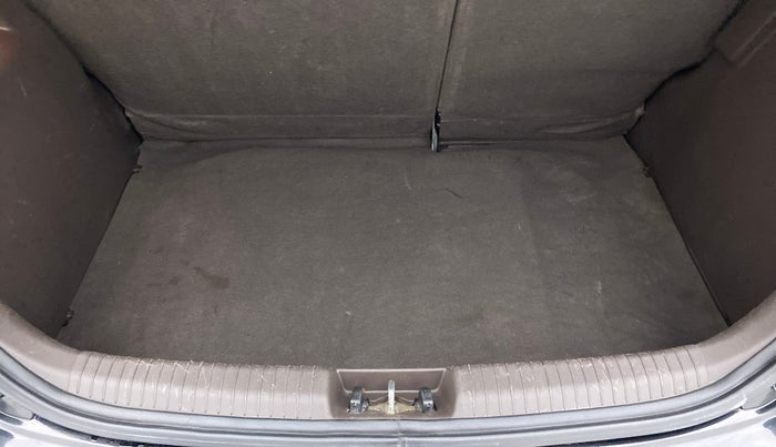 2011 Hyundai i20 SPORTZ 1.2 O, Petrol, Manual, 99,796 km, Boot Inside
