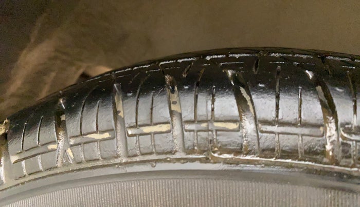 2013 Maruti Swift Dzire VXI, Petrol, Manual, 40,877 km, Left Rear Tyre Tread