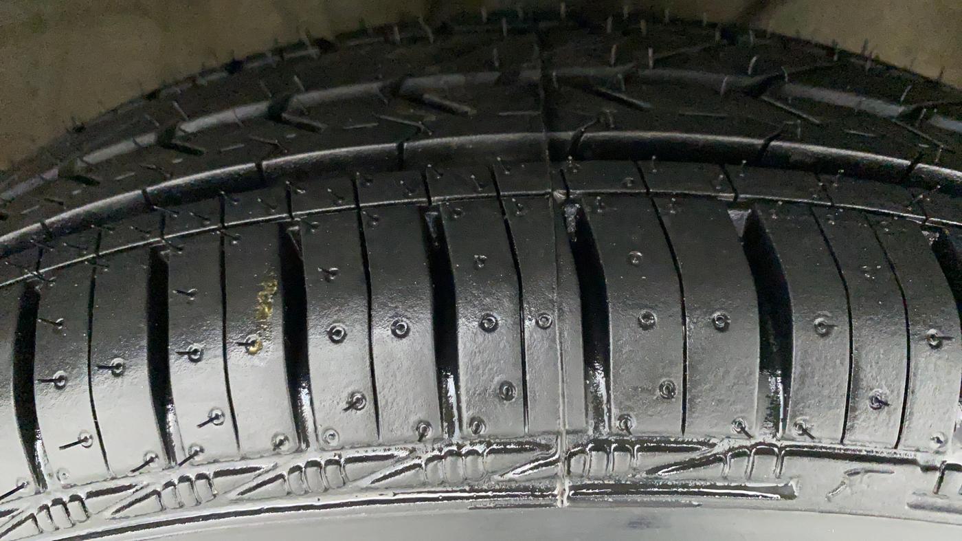 2019 Maruti Swift LXI, Petrol, Manual, 13,121 km, Right Front Tyre Tread