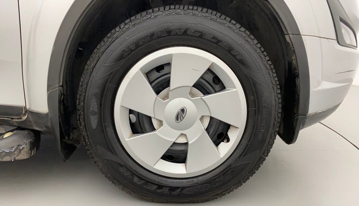 2016 Mahindra XUV500 W6, Diesel, Manual, 36,700 km, Right Front Wheel