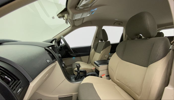 2016 Mahindra XUV500 W6, Diesel, Manual, 36,700 km, Right Side Front Door Cabin