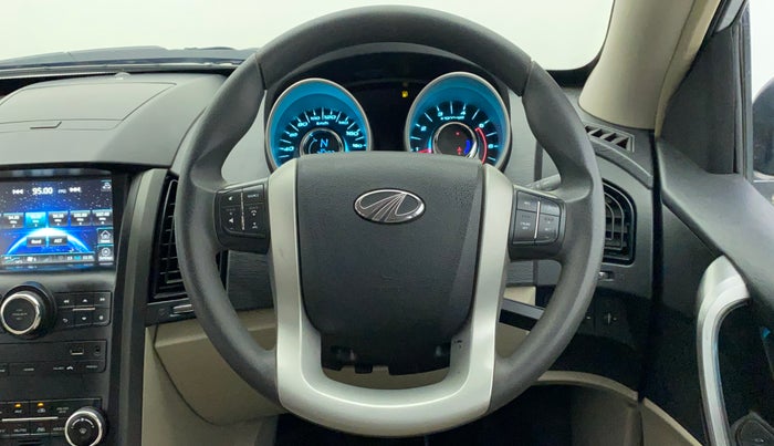2016 Mahindra XUV500 W6, Diesel, Manual, 36,700 km, Steering Wheel Close Up