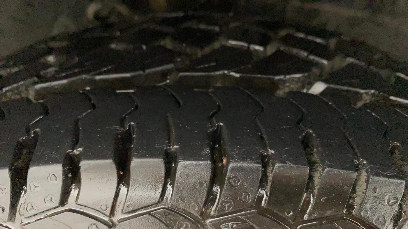 2016 Mahindra XUV500 W6, Diesel, Manual, 36,700 km, Right Front Tyre Tread