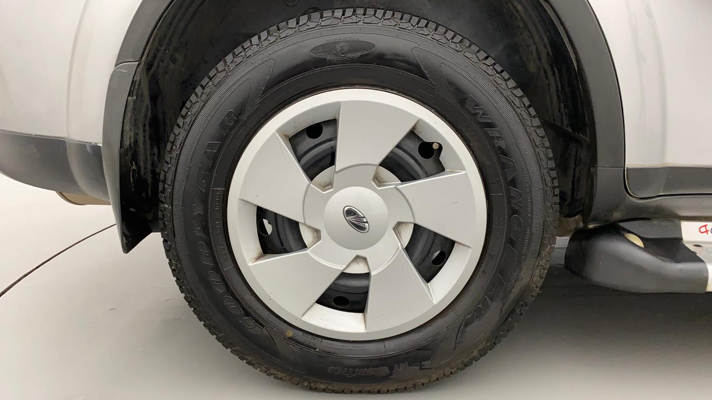 2016 Mahindra XUV500 W6, Diesel, Manual, 36,700 km, Right Rear Wheel