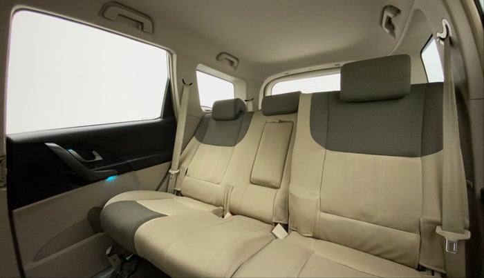 2016 Mahindra XUV500 W6, Diesel, Manual, 36,700 km, Reclining Back Row Seats