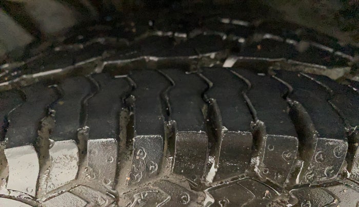 2016 Mahindra XUV500 W6, Diesel, Manual, 36,700 km, Left Front Tyre Tread