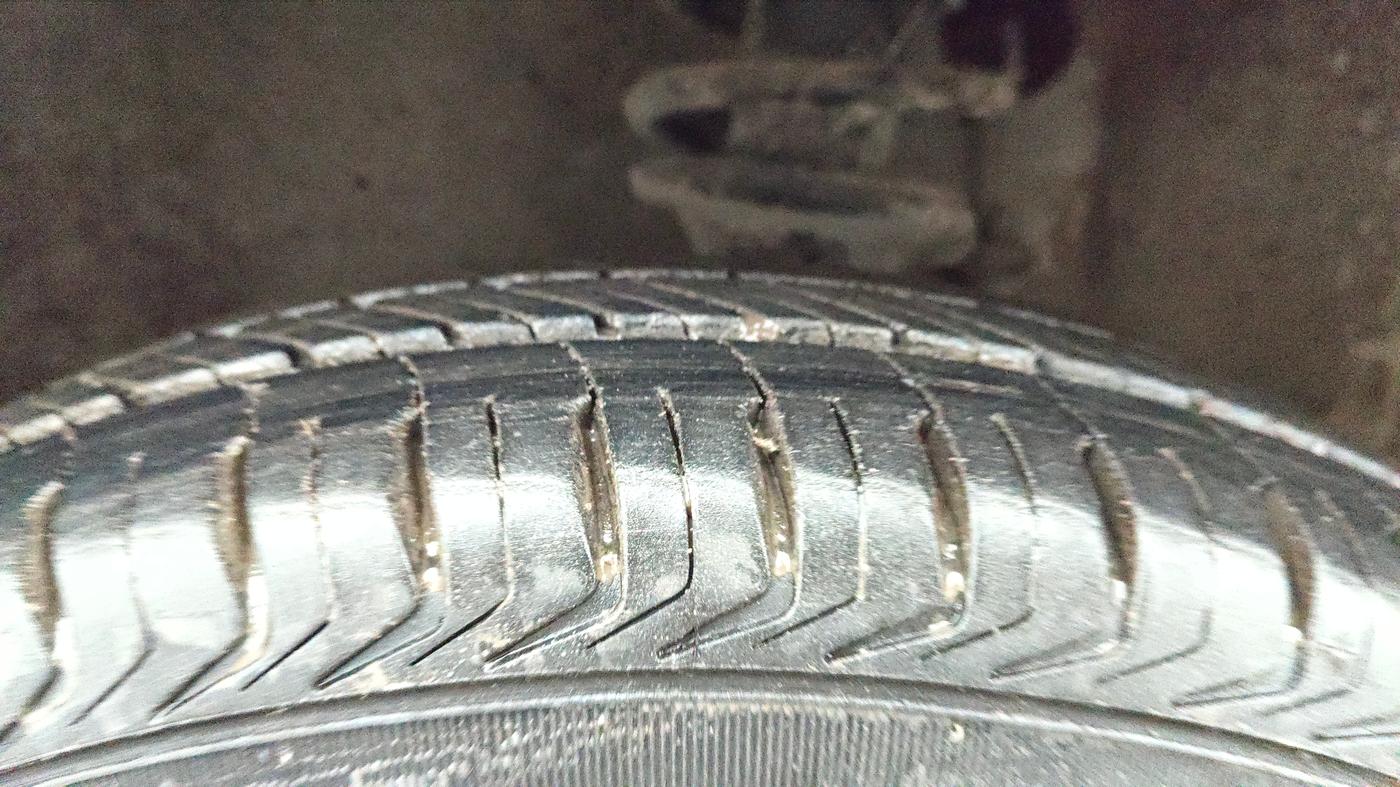 2017 Maruti Alto 800 VXI, CNG, Manual, 71,105 km, Left Front Tyre Tread