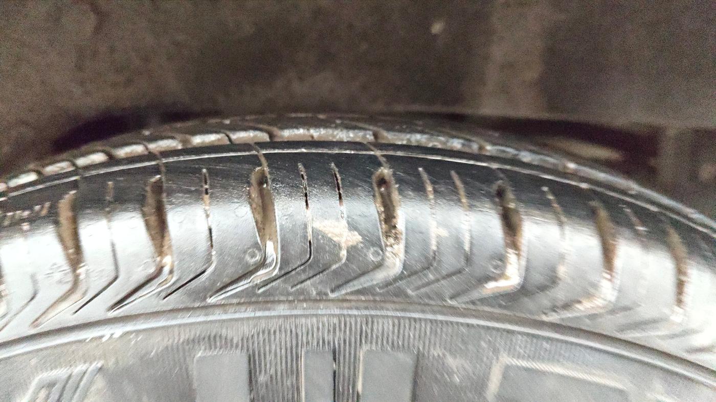 2017 Maruti Alto 800 VXI, CNG, Manual, 71,105 km, Left Rear Tyre Tread