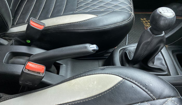 2017 Maruti Swift VXI OPT, Petrol, Manual, 31,345 km, Gear Lever