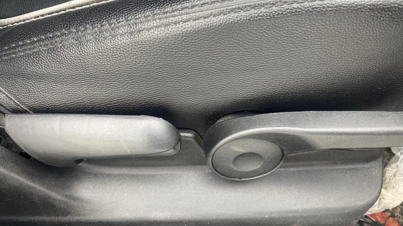 2022 Maruti Vitara Brezza ZXI, Petrol, Manual, 78,193 km, Driver Side Adjustment Panel