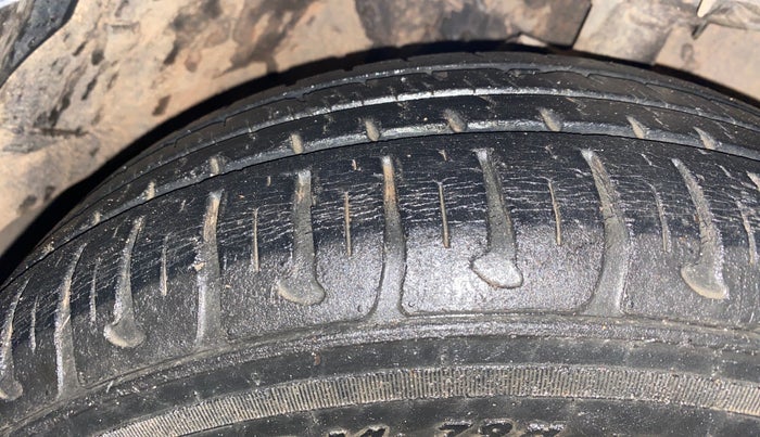 2016 Hyundai Grand i10 SPORTZ 1.2 KAPPA VTVT, Petrol, Manual, 24,298 km, Right Front Tyre Tread