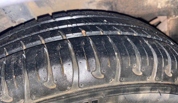 2016 Hyundai Grand i10 SPORTZ 1.2 KAPPA VTVT, Petrol, Manual, 24,298 km, Right Rear Tyre Tread