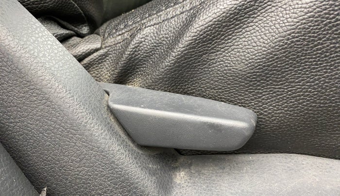 2016 Renault Duster 85 PS RXS MT DIESEL, Diesel, Manual, 78,448 km, Driver Side Adjustment Panel