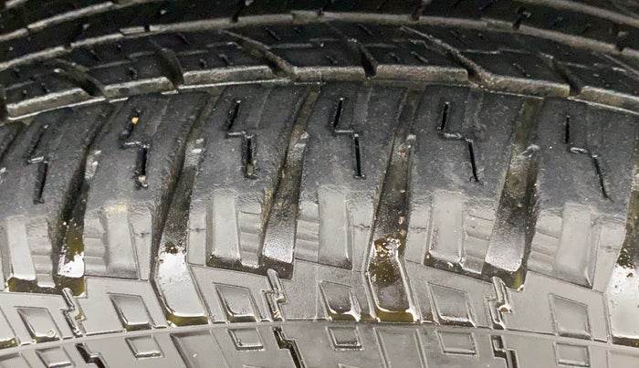 2016 Renault Duster 85 PS RXS MT DIESEL, Diesel, Manual, 78,448 km, Right Front Tyre Tread