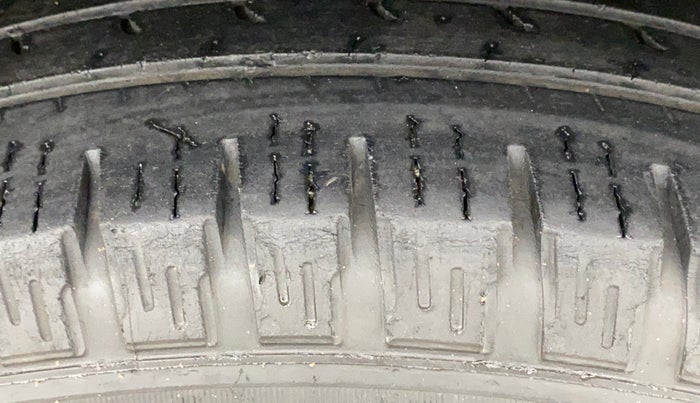 2016 Renault Duster 85 PS RXS MT DIESEL, Diesel, Manual, 78,448 km, Left Rear Tyre Tread