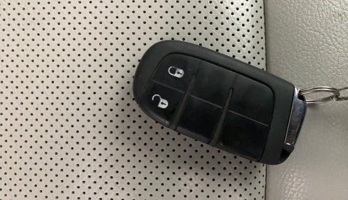 2017 Jeep Compass LIMITED 2.0 DIESEL, Diesel, Manual, 1,11,234 km, Key Close Up