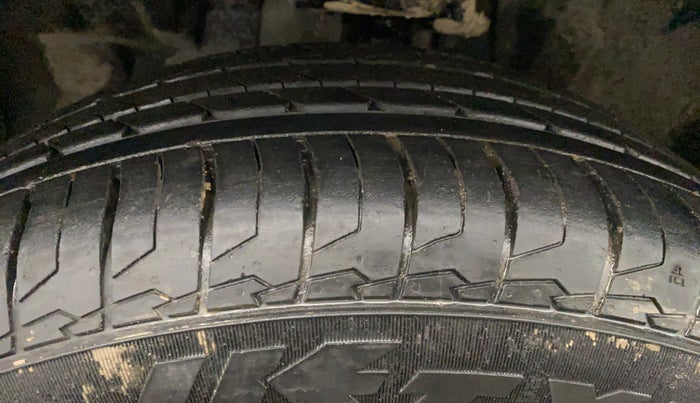 2017 Jeep Compass LIMITED 2.0 DIESEL, Diesel, Manual, 1,11,234 km, Left Front Tyre Tread