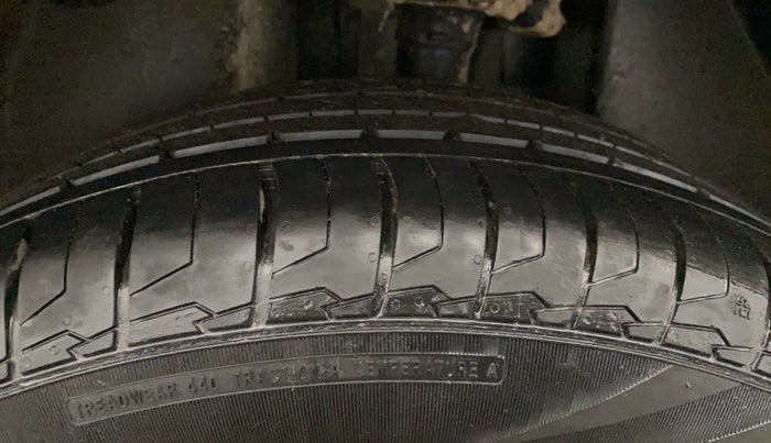 2017 Jeep Compass LIMITED 2.0 DIESEL, Diesel, Manual, 1,11,234 km, Left Rear Tyre Tread