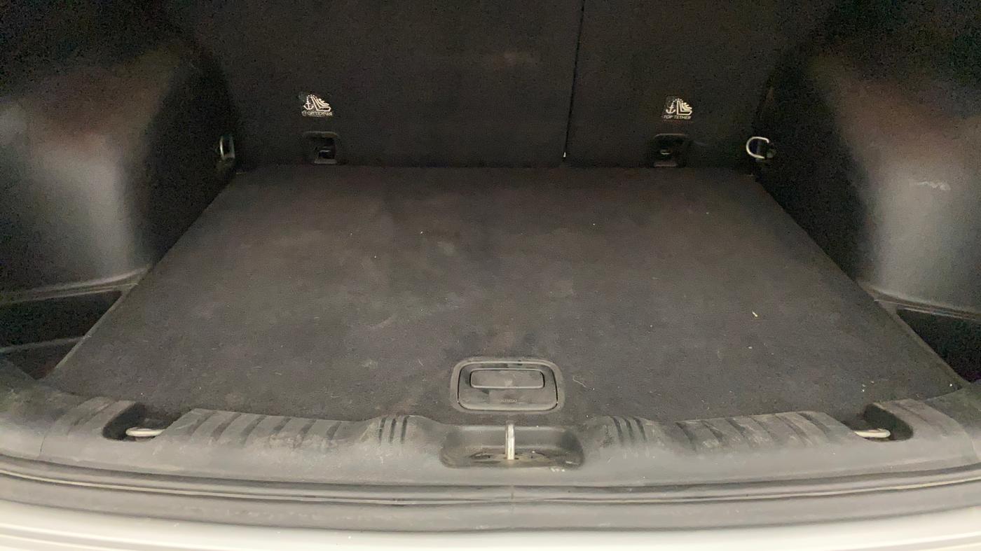 2017 Jeep Compass LIMITED 2.0 DIESEL, Diesel, Manual, 1,10,926 km, Boot Inside