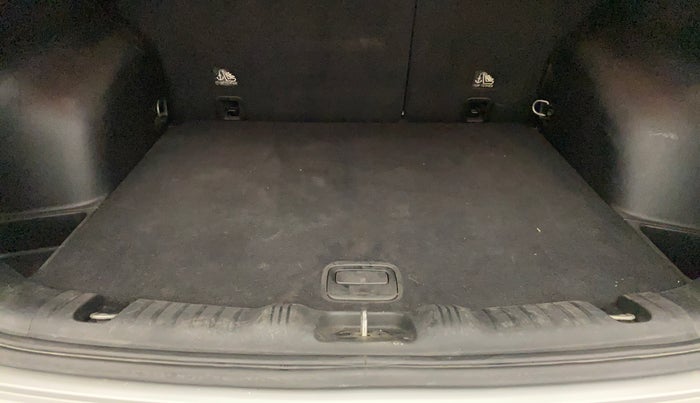 2017 Jeep Compass LIMITED 2.0 DIESEL, Diesel, Manual, 1,11,234 km, Boot Inside