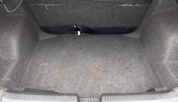 2016 Volkswagen Ameo HIGHLINE 1.2, Petrol, Manual, 69,025 km, Boot Inside