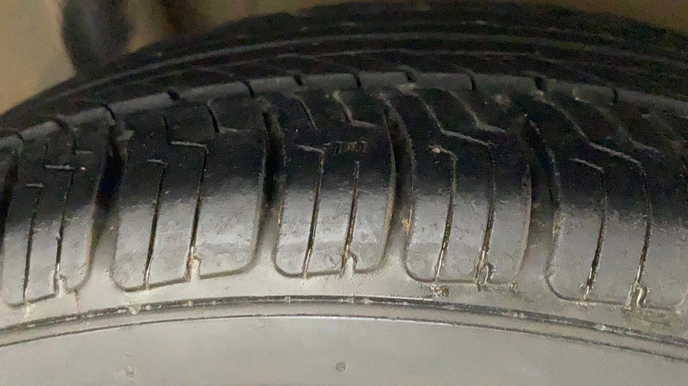 2017 Honda Amaze 1.2L I-VTEC S, CNG, Manual, 95,120 km, Right Rear Tyre Tread