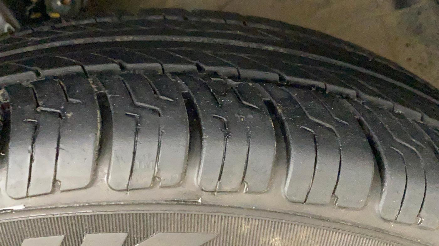 2017 Honda Amaze 1.2L I-VTEC S, CNG, Manual, 95,120 km, Right Front Tyre Tread