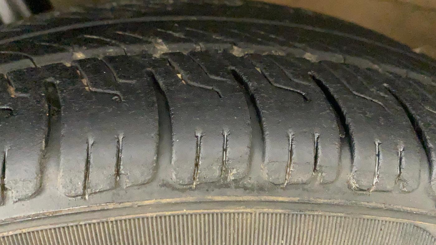 2017 Honda Amaze 1.2L I-VTEC S, CNG, Manual, 95,120 km, Left Rear Tyre Tread