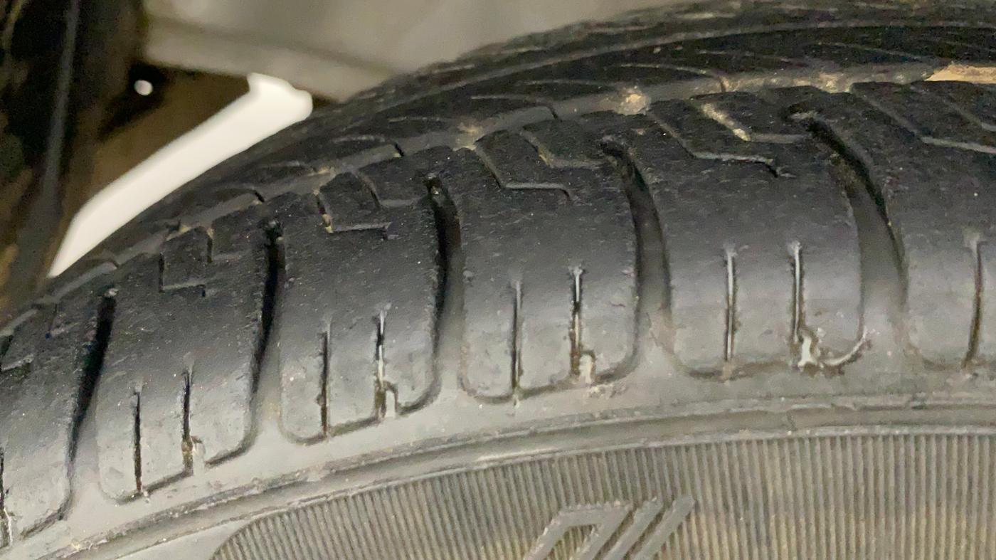 2017 Honda Amaze 1.2L I-VTEC S, CNG, Manual, 95,120 km, Left Front Tyre Tread