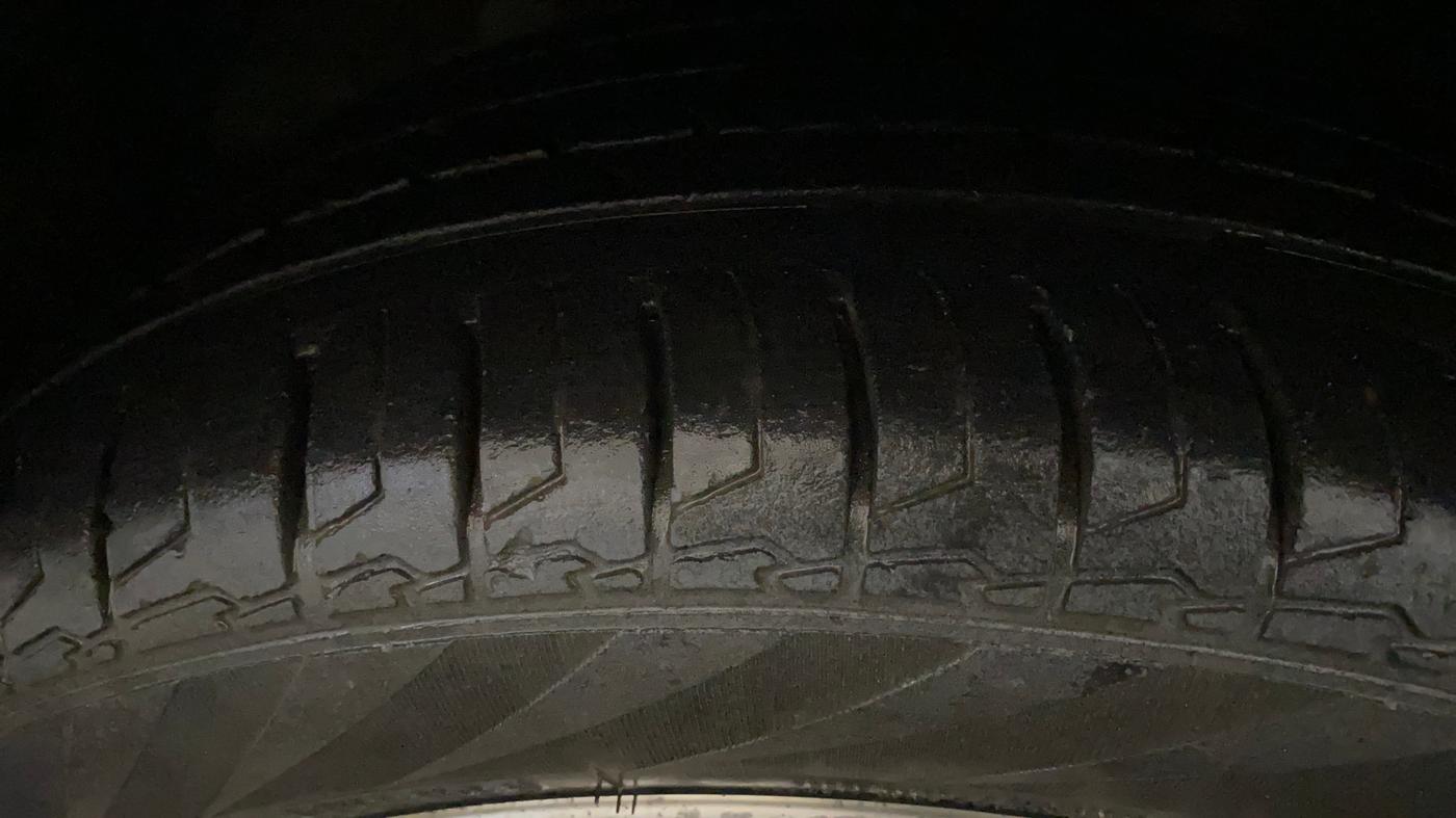 2022 Toyota Glanza G, Petrol, Manual, 68,370 km, Left Front Tyre Tread