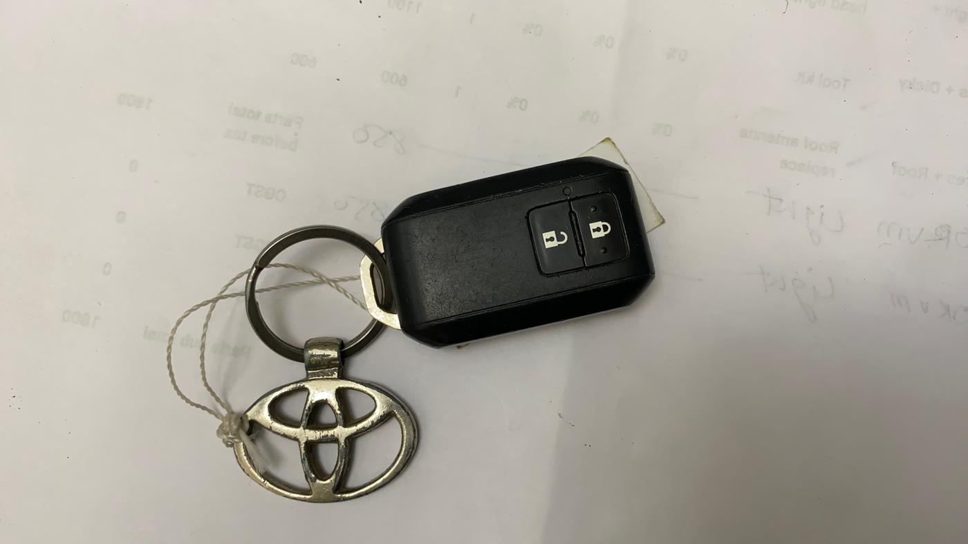 2022 Toyota Glanza G, Petrol, Manual, 68,370 km, Key Close Up