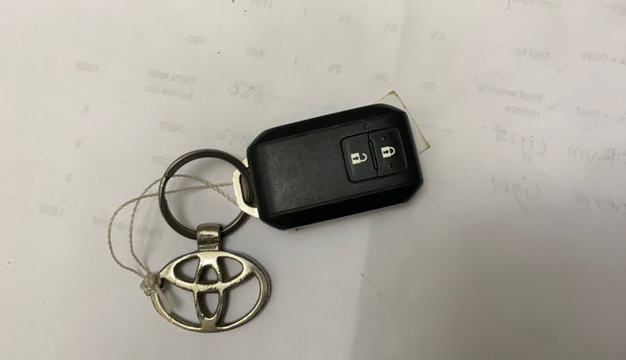 2022 Toyota Glanza G, Petrol, Manual, 68,253 km, Key Close Up